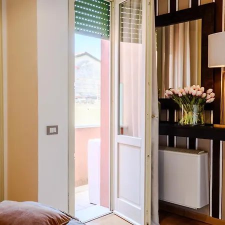 Aqua Noir - A Hidden Haven Apartment *